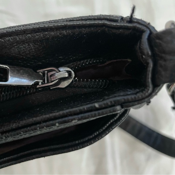 Elegant Black Cross Body Bag - Picture 12 of 16